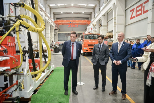 В Оренбурге представили первый в России комплекс для испытания наземных и подземных буровых установок