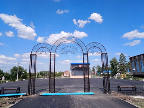 В селе Плешаново завершается благоустройство концертной площади