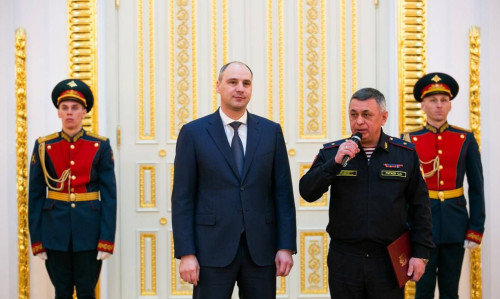Денис Паслер вручил госнаграды оренбуржцам – участникам СВО