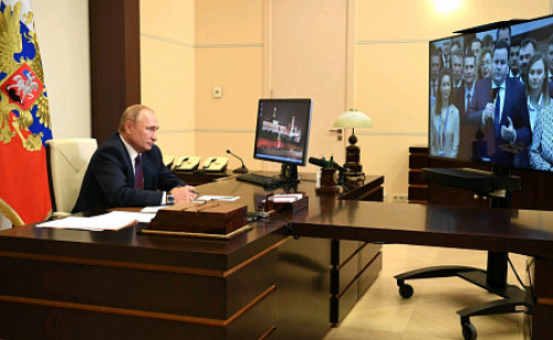 Владимир Путин пообщался по видеосвязи со слушателями третьего потока программы развития кадрового управленческого резерва