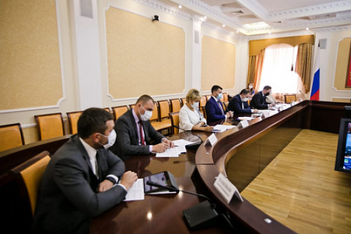 Денис Паслер: «Мы поддерживаем хозяйства, которые вкладываются в приобретение минеральных удобрений»