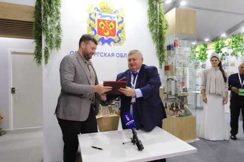 Правительство Оренбургской  области и Петербургский тракторный завод подписали соглашение о сотрудничестве