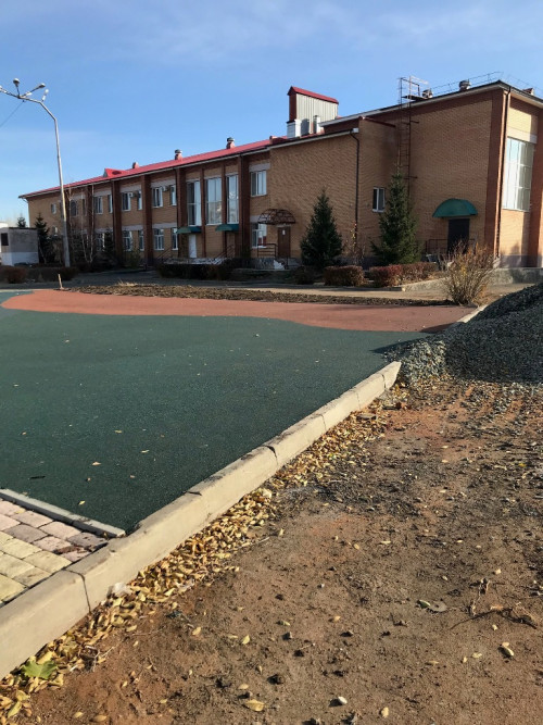В рамках госпрограммы в Тоцком благоустраивают площадку в центре села