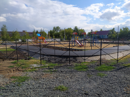 В Оренбургском районе реализуют десять проектов по благоустройству сельских территорий